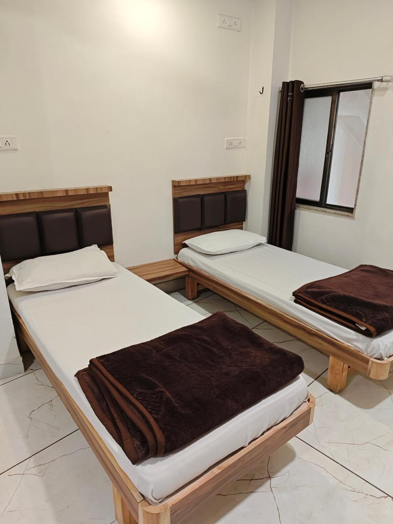 Hotel Milan Ahmedabad Exterior photo