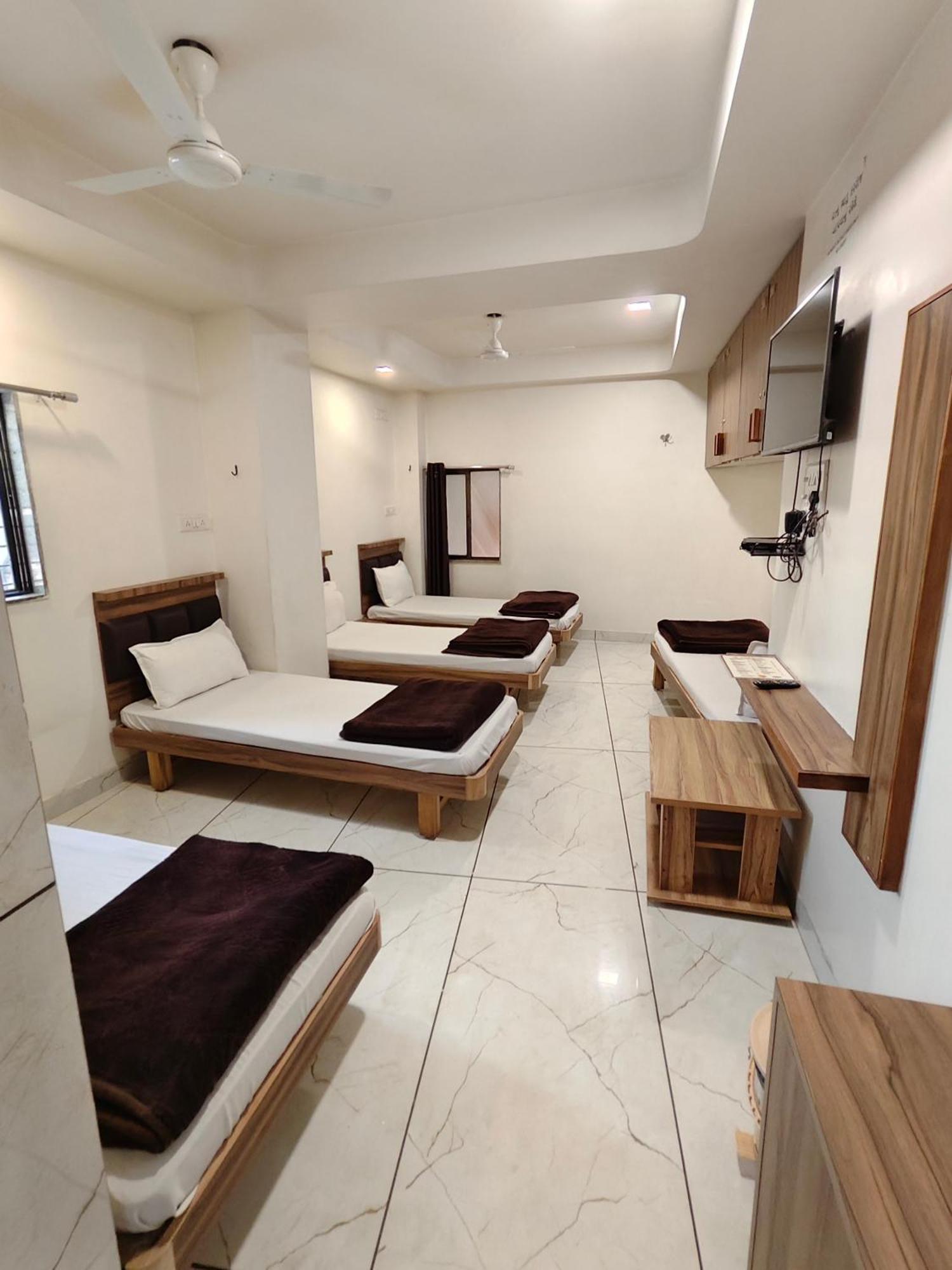 Hotel Milan Ahmedabad Exterior photo