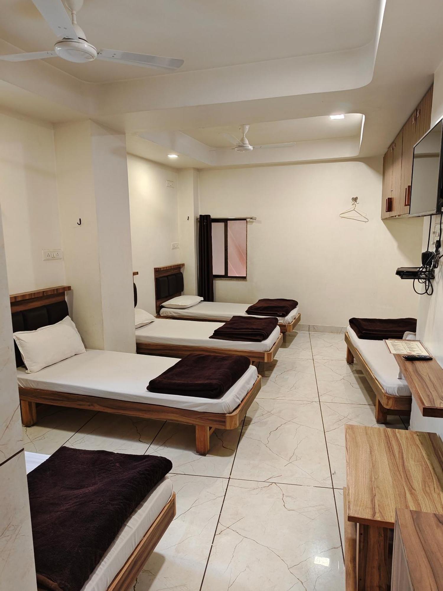 Hotel Milan Ahmedabad Exterior photo